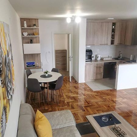 S&D Apartman Lukavica Buitenkant foto
