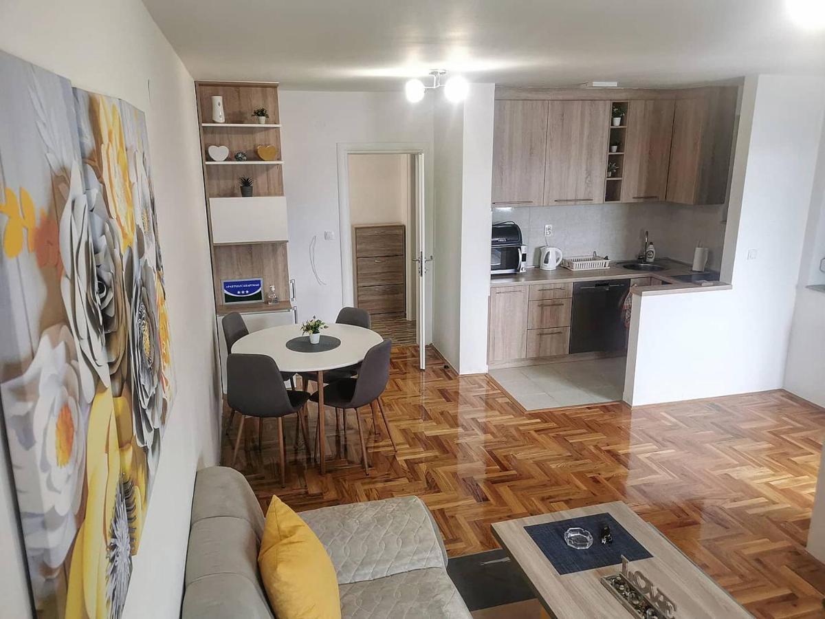 S&D Apartman Lukavica Buitenkant foto